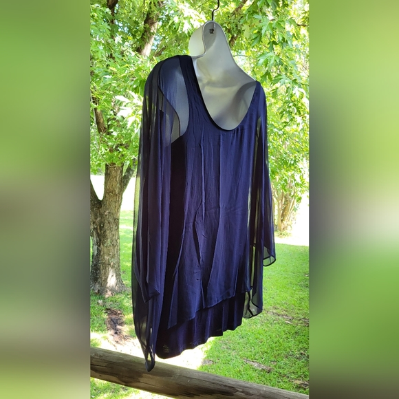 White house Black Market  Navy top size XS ( NWT) - Picture 5 of 6